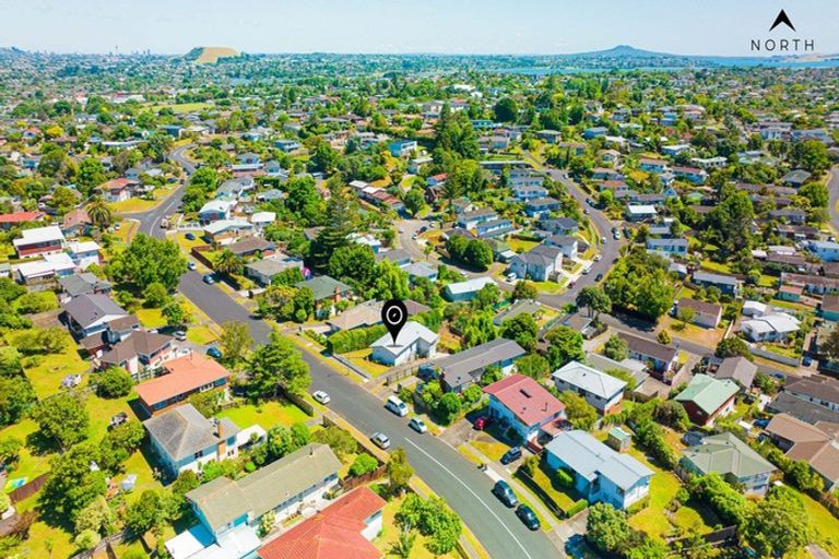 Photo of property in 33 Riverhills Avenue, Pakuranga Heights, Auckland, 2010