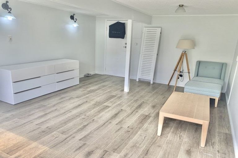 Photo of property in 1/19 Chequers Avenue, Glenfield, Auckland, 0629