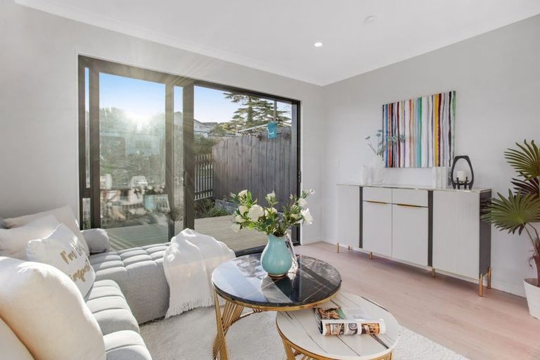 Photo of property in 15 Locket Road, Glenfield, Auckland, 0629