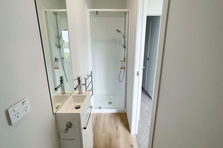 Photo of property in 8/2 Stokes Avenue, Te Atatu Peninsula, Auckland, 0610