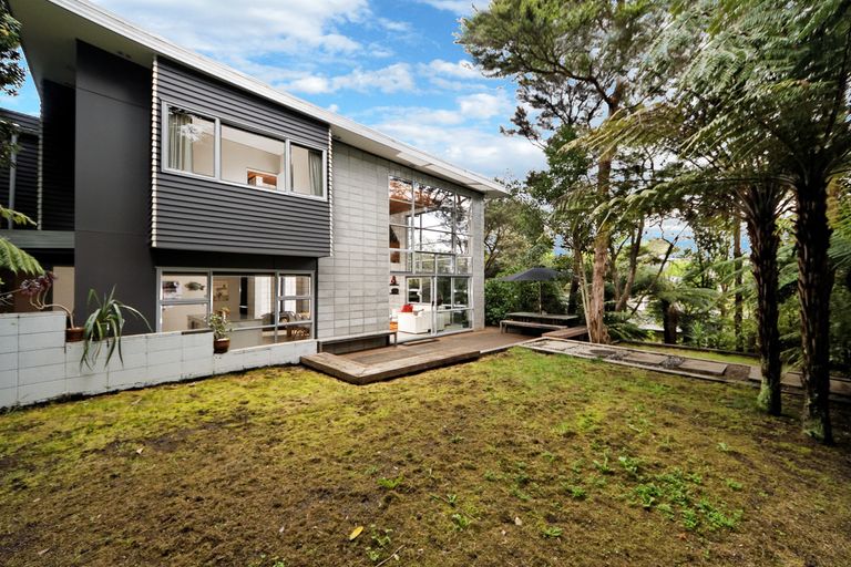 Photo of property in 21 Chamari Close, Titirangi, Auckland, 0604