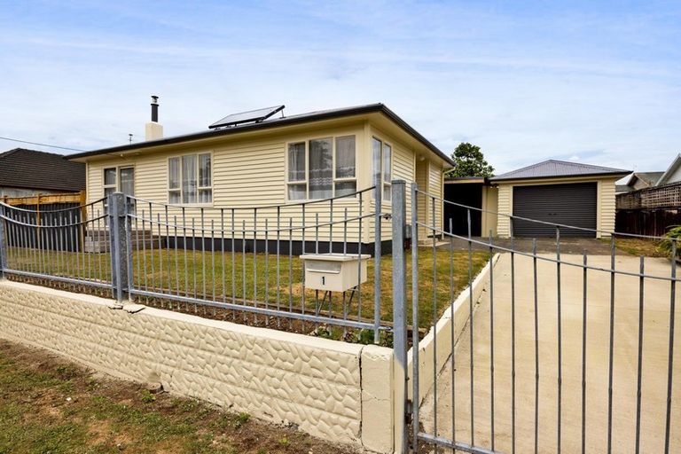 Photo of property in 1 Falstaff Street, Stratford, 4332