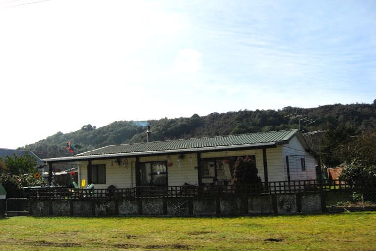 Photo of property in 69 Dick Street, Reefton, 7830