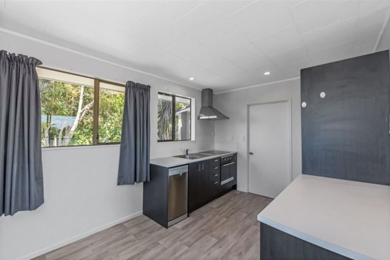 Photo of property in 12 Kauri Road, Stanmore Bay, Whangaparaoa, 0932