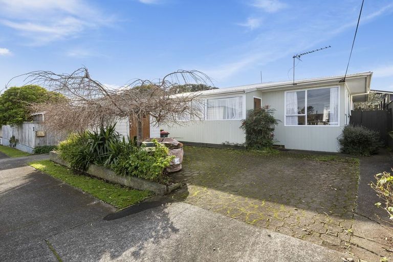 Photo of property in 6 Omata Road, Westown, New Plymouth, 4310