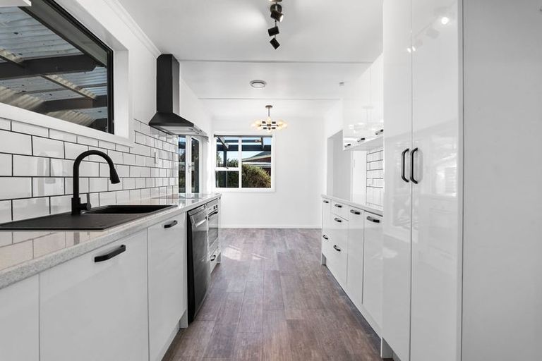 Photo of property in 4 Iredale Road, Hawera, 4610