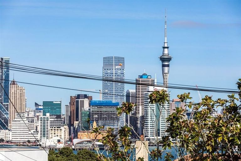 Photo of property in 85 Stanley Point Road, Stanley Point, Auckland, 0624