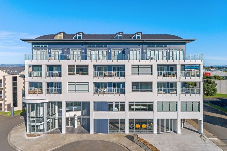 Photo of property in Marina View Apartments, 305/4 Reads Quay, Gisborne, 4010
