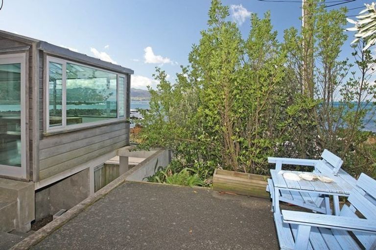 Photo of property in 150 The Esplanade, Houghton Bay, Wellington, 6023