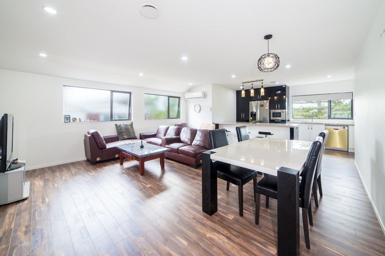 Photo of property in 3b De Val Drive, Titirangi, Auckland, 0604