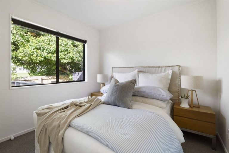 Photo of property in 2/8 Lingfield Street, Glenfield, Auckland, 0629