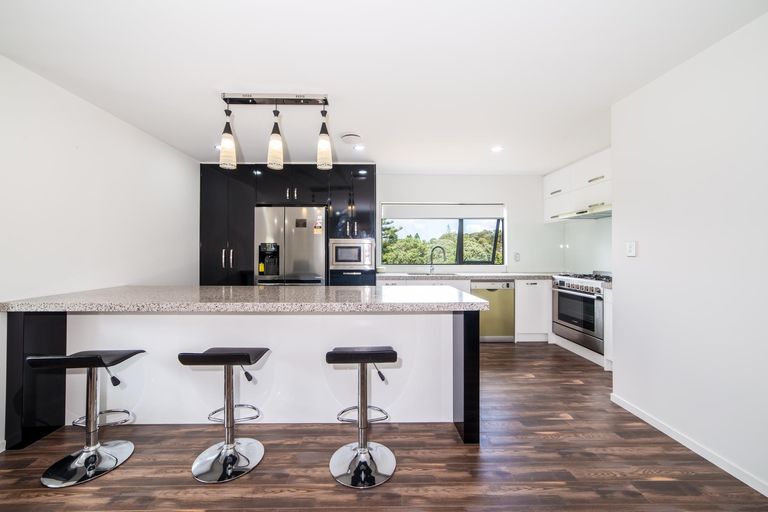 Photo of property in 3b De Val Drive, Titirangi, Auckland, 0604