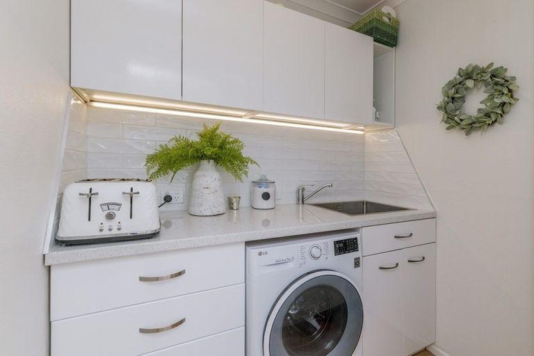 Photo of property in 42 York Street, Levin, 5510