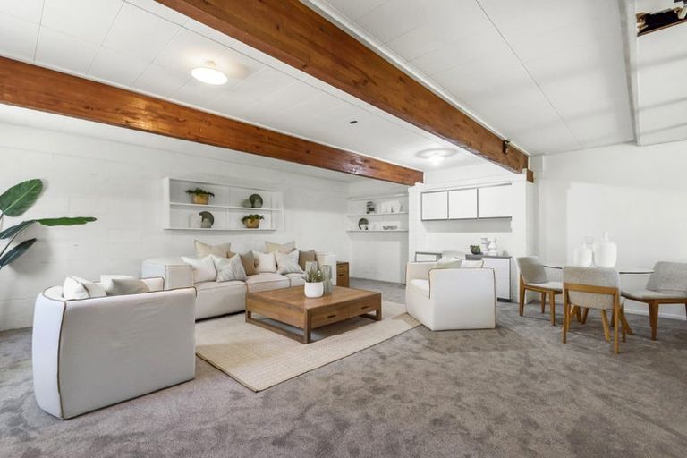 Photo of property in 2/12 Westwell Road, Belmont, Auckland, 0622