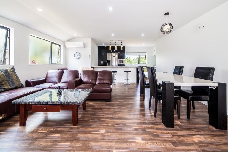 Photo of property in 3b De Val Drive, Titirangi, Auckland, 0604