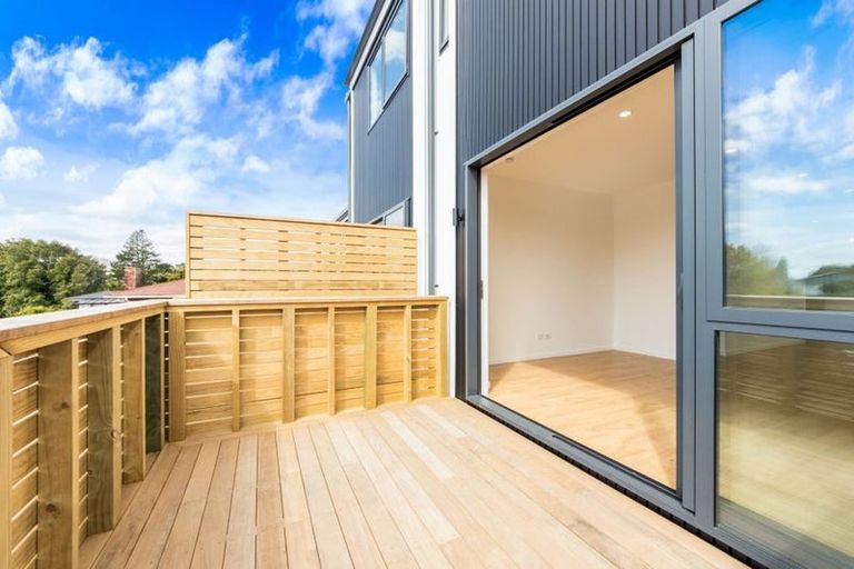 Photo of property in 5 Mokopiko Court, Beach Haven, Auckland, 0626