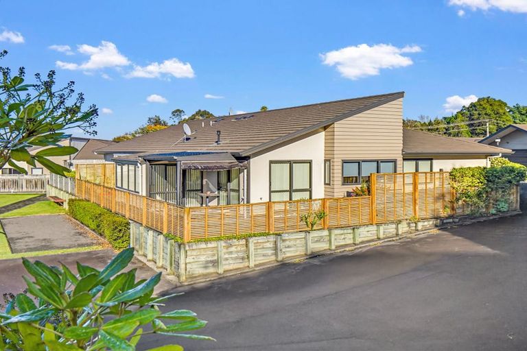 Photo of property in Caversham Park, 2/18 Caversham Road, Westmere, Whanganui, 4501