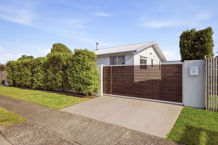 Photo of property in 21 Seaspray Drive, Mount Maunganui, 3116