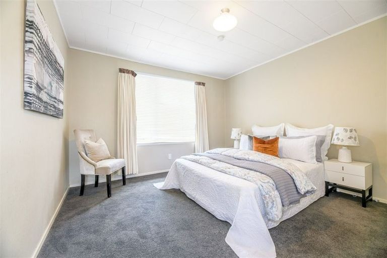 Photo of property in 44 Fitzwater Place, Henderson, Auckland, 0612