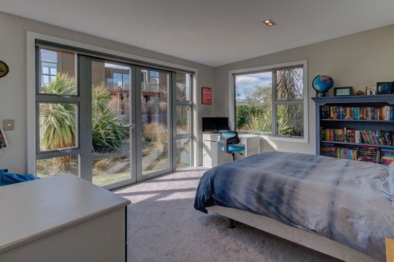 Photo of property in 2 Kahu Close, Wanaka, 9305