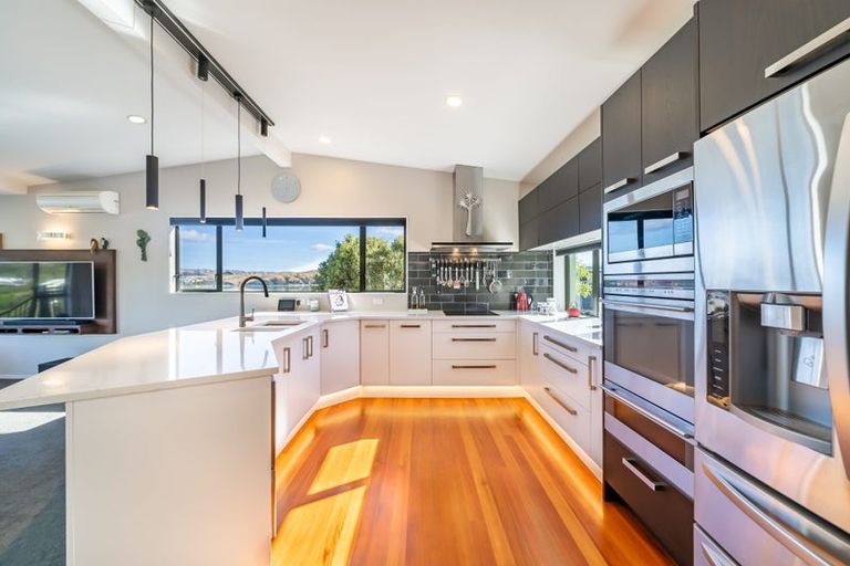 Photo of property in 14 Spinnaker Drive, Whitby, Porirua, 5024