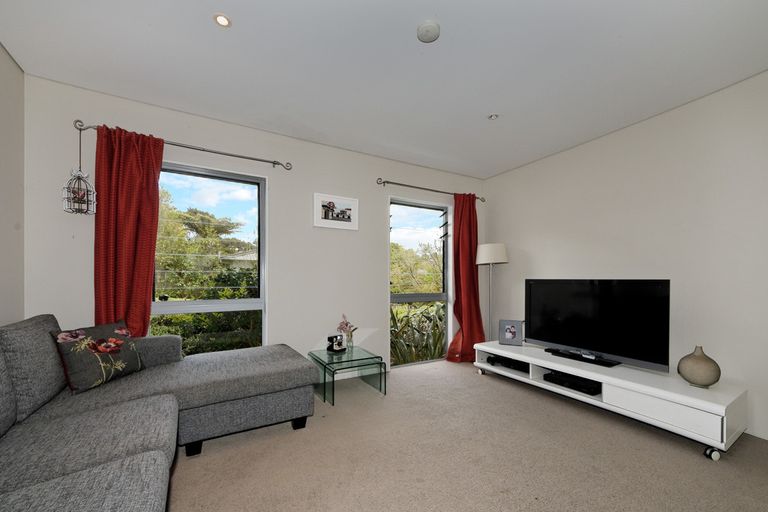 Photo of property in 21 Chamari Close, Titirangi, Auckland, 0604