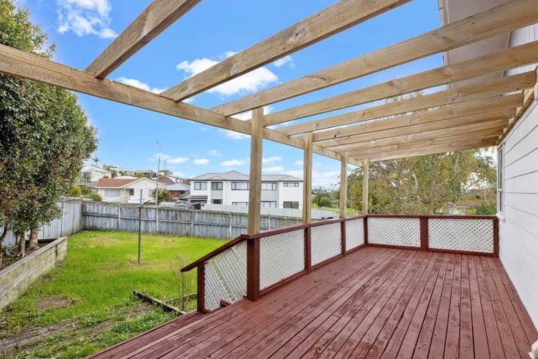 Photo of property in 82 West Harbour Drive, West Harbour, Auckland, 0618