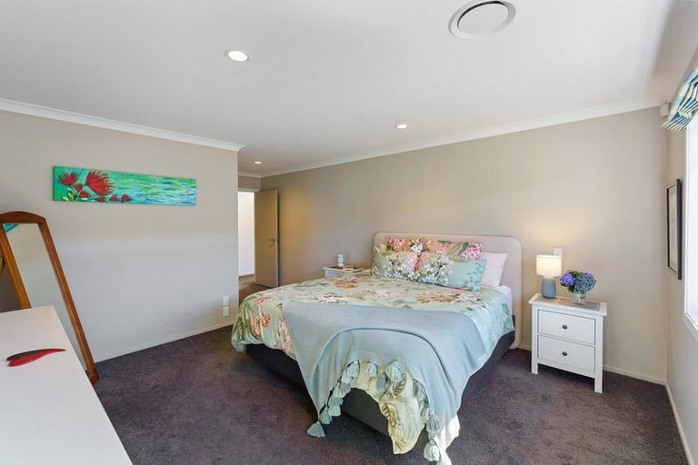 Photo of property in 12 Simpson Crescent, Raumati Beach, Paraparaumu, 5032