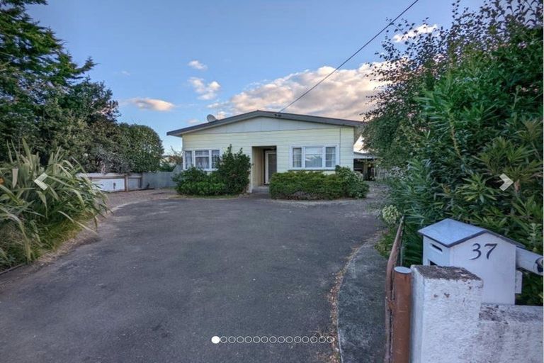 Photo of property in 37 Mako Mako Road, Levin, 5510