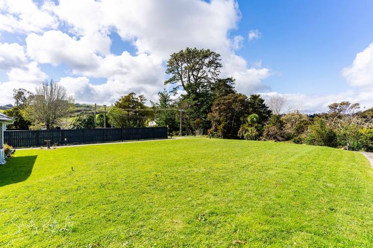 Photo of property in 11 Manaaki Circle, Paparoa, 0571
