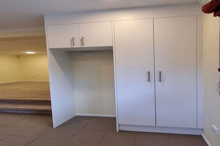 Photo of property in 28 Judkins Crescent, Cockle Bay, Auckland, 2014