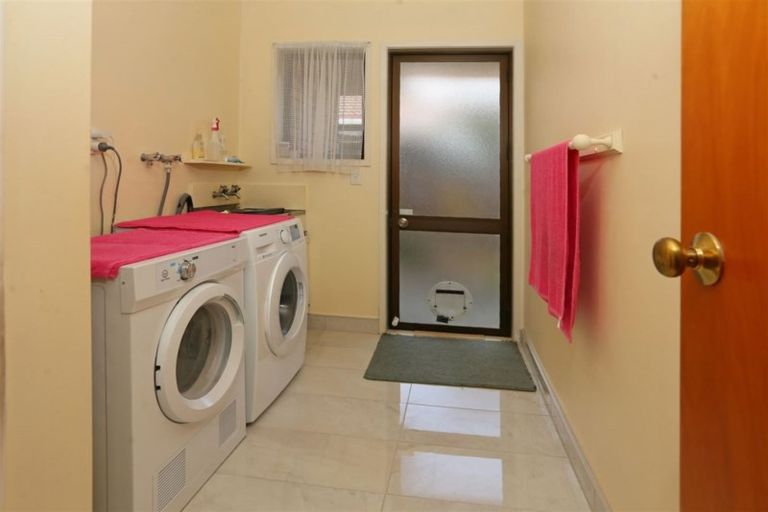 Photo of property in 104 Rathgar Road, Henderson, Auckland, 0610