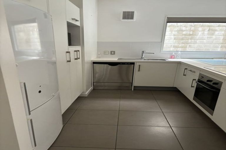 Photo of property in 12 Tiketike Way, Brooklyn, Wellington, 6021