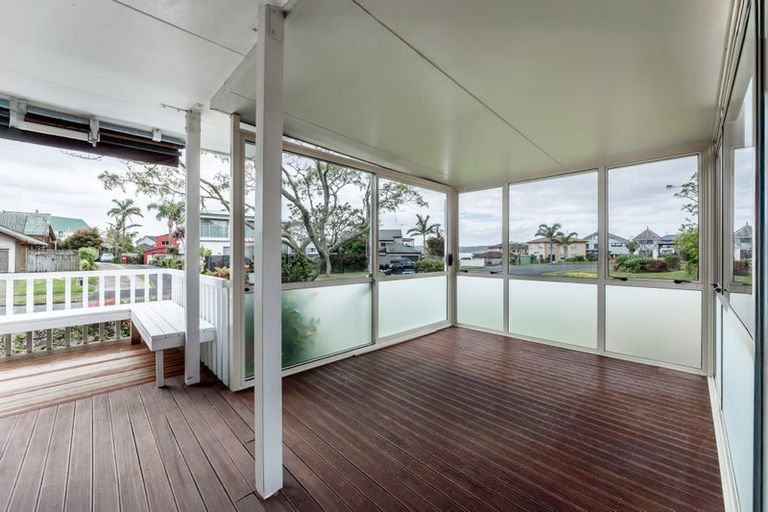 Photo of property in 25 Spinnaker Drive, Te Atatu Peninsula, Auckland, 0610