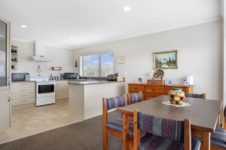 Photo of property in Trackside Villas, 4/91 Mako Mako Road, Levin, 5510