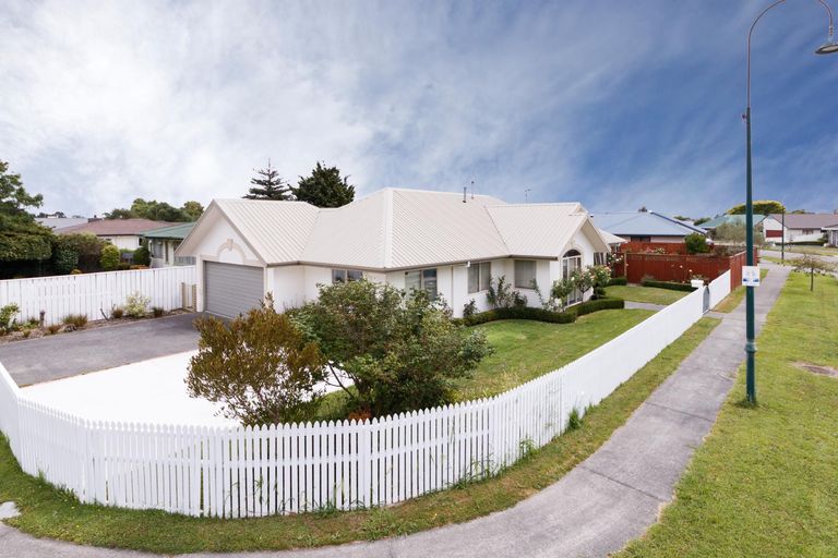 Photo of property in 1 Lancewood Lane, Roslyn, Palmerston North, 4414
