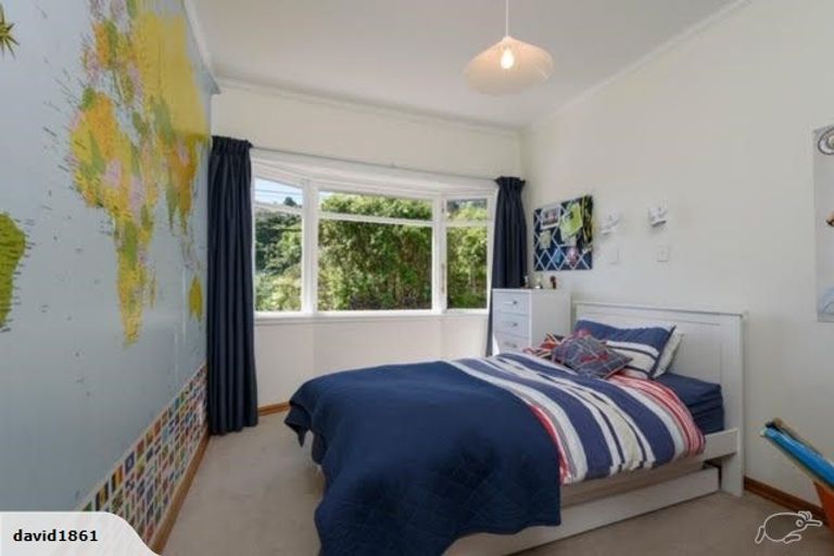 Photo of property in 11 Albemarle Road, Northland, Wellington, 6012