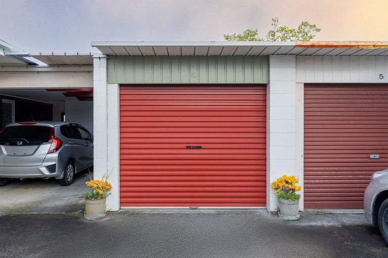 Photo of property in 4/6 Ray Small Drive, Papakura, 2110