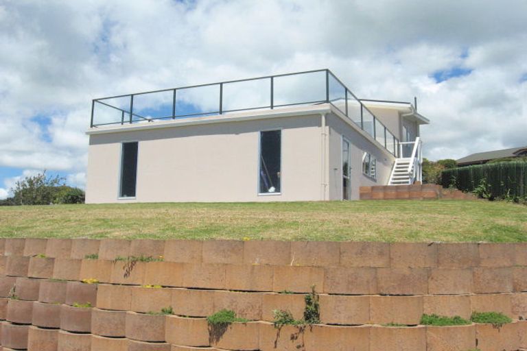 Photo of property in 65 Seaview Road, Cable Bay, 0420