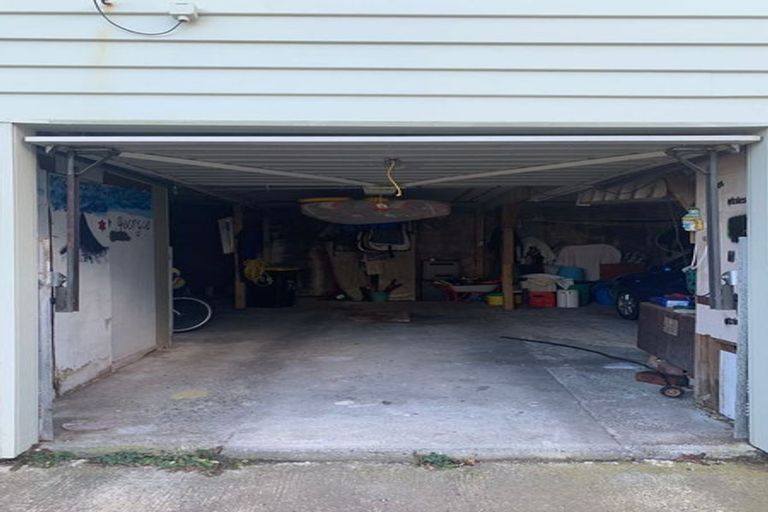 Photo of property in 304 The Esplanade, Island Bay, Wellington, 6023