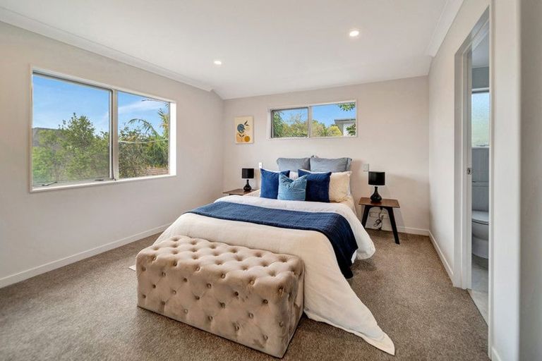 Photo of property in 23 Laurel Oak Drive, Schnapper Rock, Auckland, 0632