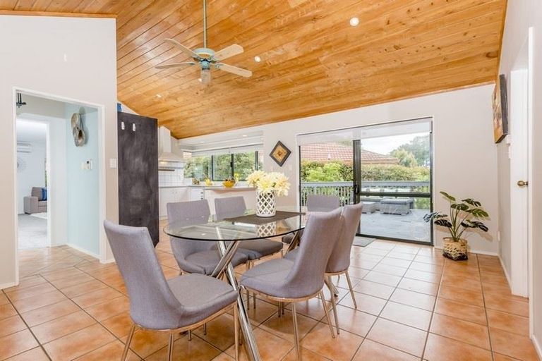 Photo of property in 11 Queen Natalie Place, Massey, Auckland, 0614