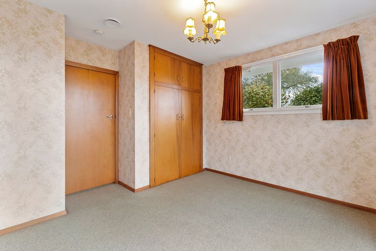 Photo of property in 43 Prestons Road, Redwood, Christchurch, 8051
