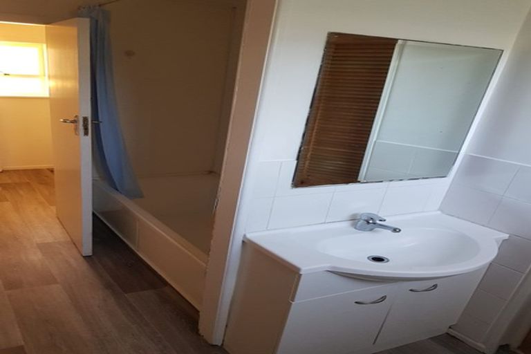 Photo of property in 7 Kia Ora Road, Beach Haven, Auckland, 0626