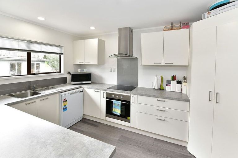 Photo of property in 4b Kathy Terrace, Stanmore Bay, Whangaparaoa, 0932