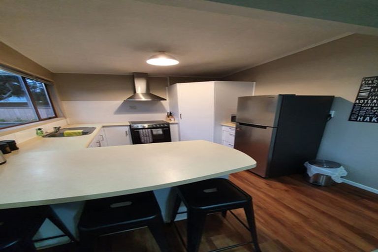 Photo of property in 1/12 Gradwell Place, Two Mile Bay, Taupo, 3330