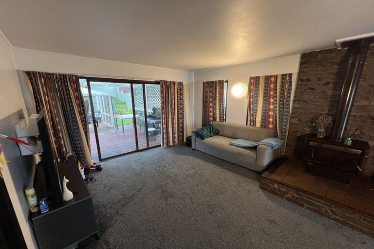 Photo of property in 69 Chelsea View Drive, Chatswood, Auckland, 0626