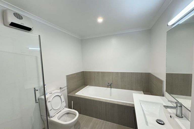 Photo of property in 26 Ian Morrison Road, Hobsonville, Auckland, 0616