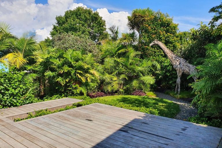 Photo of property in 107 Vauxhall Road, Narrow Neck, Auckland, 0624