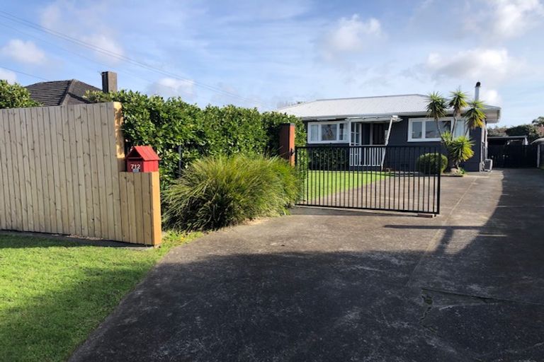 Photo of property in 712 Te Atatu Road, Te Atatu Peninsula, Auckland, 0610